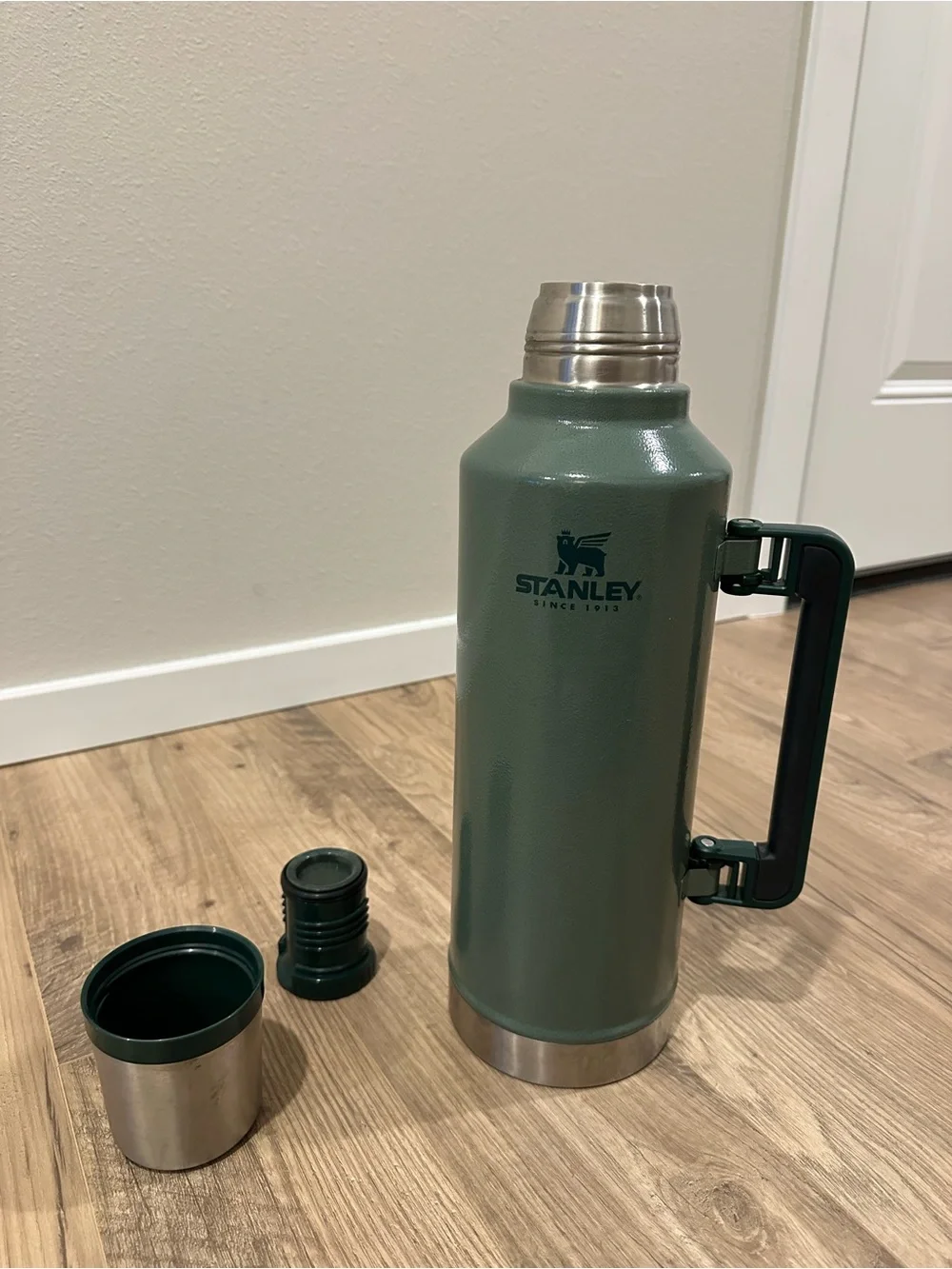 Stanley Thermos Legendary Classic Green Insulated Vacuum 2.5qt Bottle USA Made - Picture 5 of 6